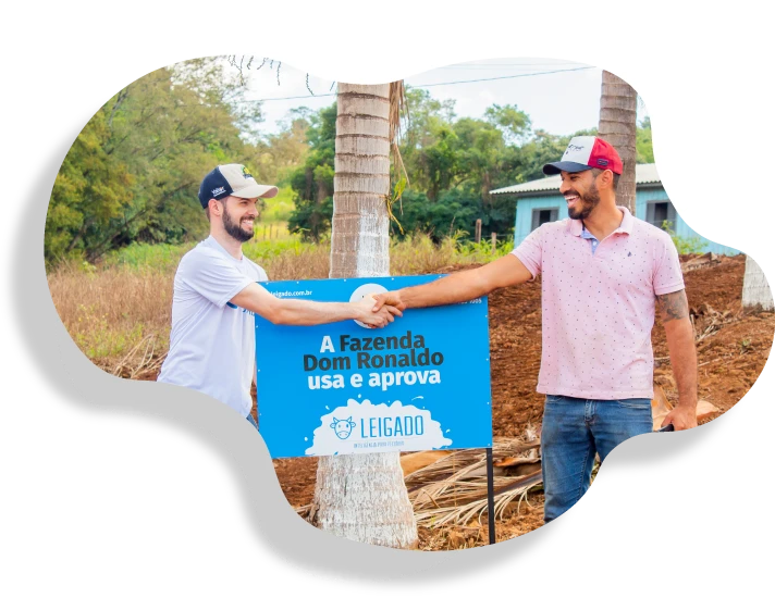 História da Leigado Aperto de mãos entre Giandro Massom (CEO da Leigado) e o responsável pela Fazenda Dom Ronaldo